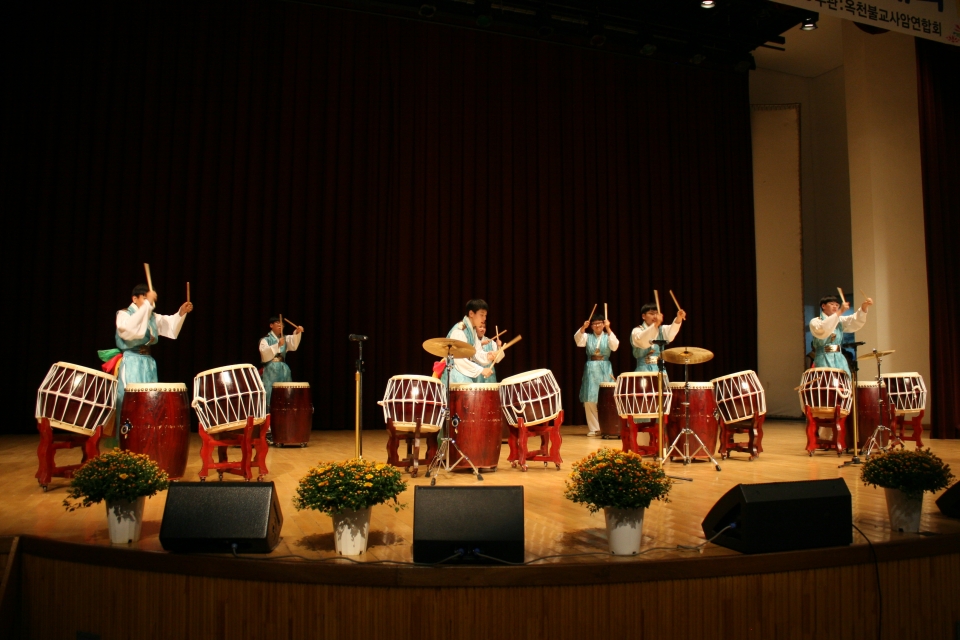 지난달 11일 타악공연대회에서의 옥천중학교 동고동락 난타 팀이다.