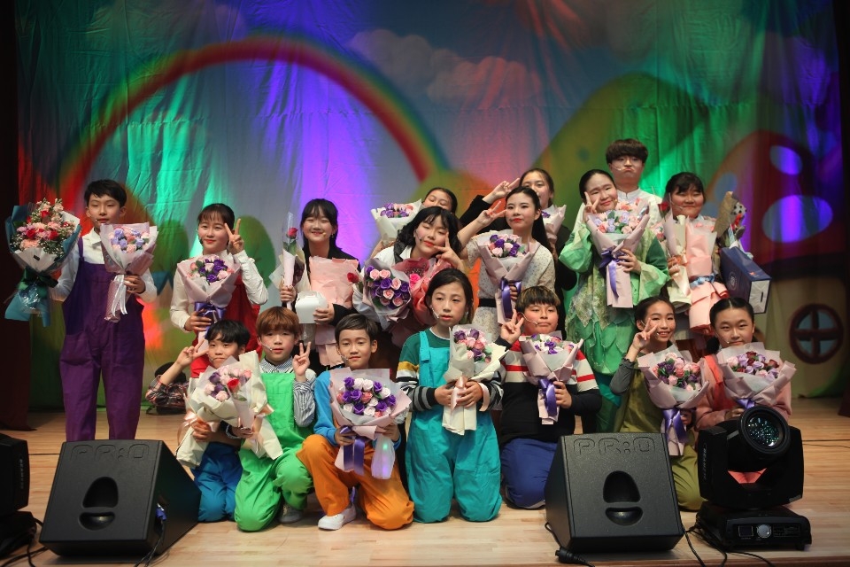 뮤지컬에 참가한 학생들의 모습이다.(사진제공:청소년수련관 유종현 청소년지도사)