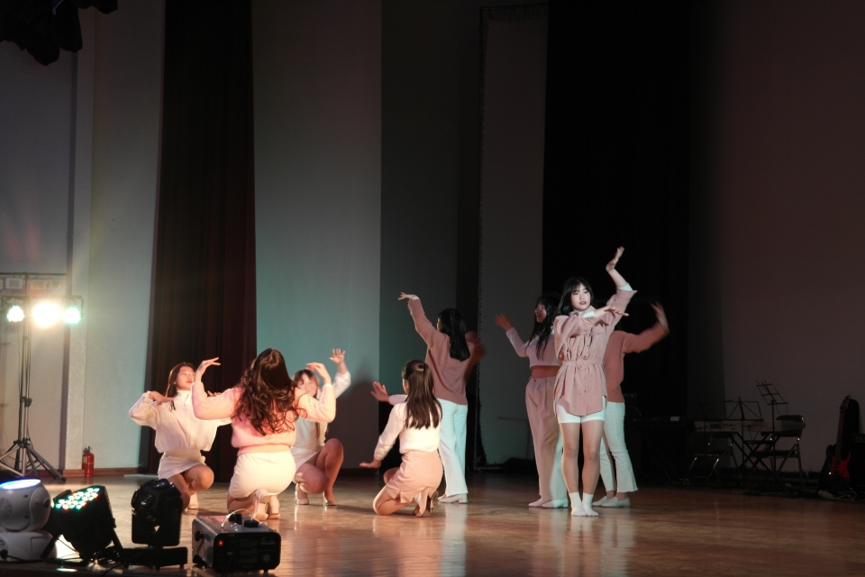 댄스 동아리 '비어트리스'의 공연 모습이다.