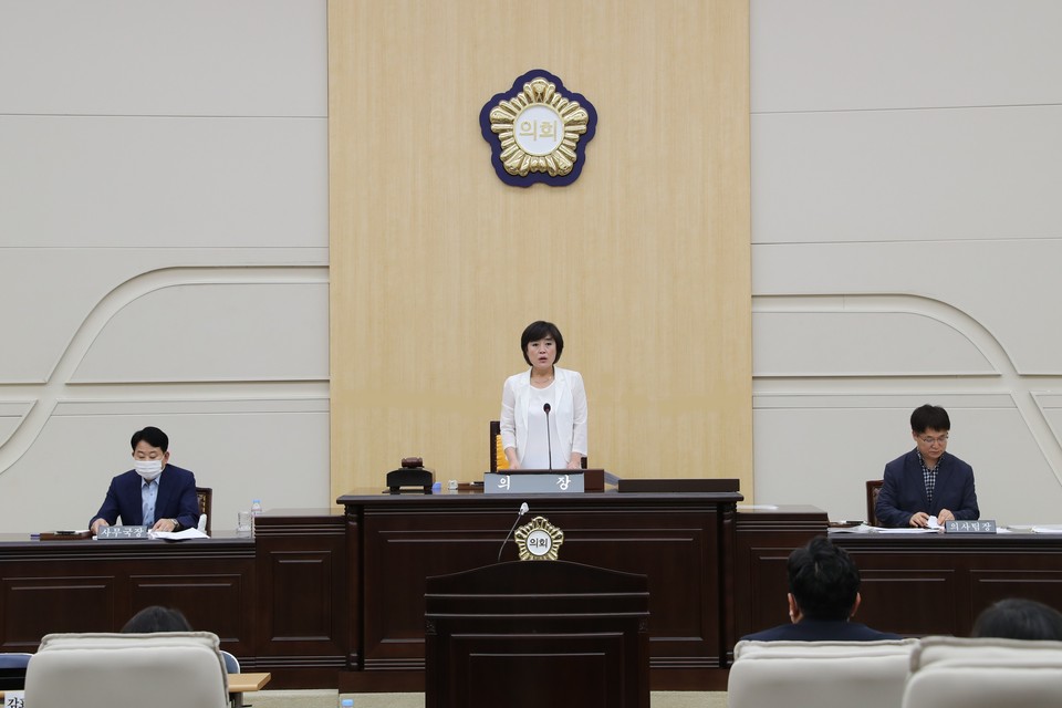출향인 박민자 의원이 대전동구의회 후반기 의장으로 당선됐다. 지난달부터 임기를 시작한 박민자 의장은 고향인 청성 대안리에 대한 애정이 각별하다고 말했다.(사진제공:대전 동구의회)