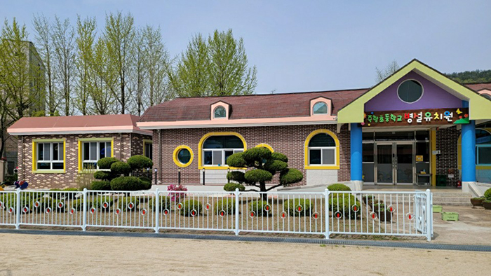 죽향초등학교병설유치원이 교실 증축 및 리모델링을 통해 놀이중심 교육을 위한 공간을 마련했다.