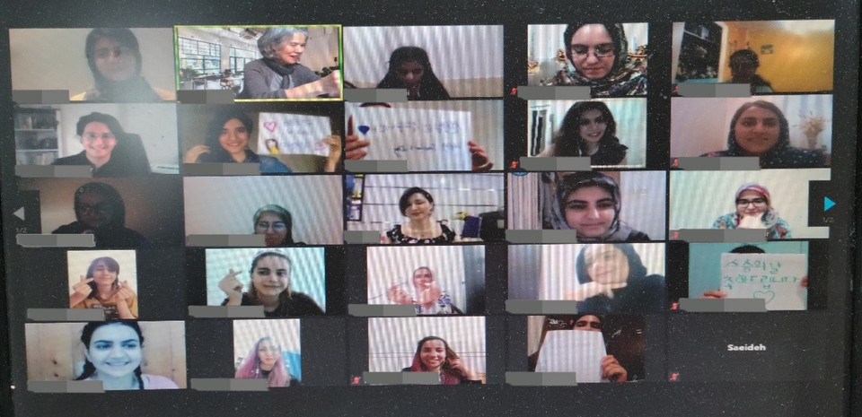 안씨의 온라인수업 화면. 이란 학생들이 3일(현지시각) 스승의 날을 맞아 감사 메시지를 보내고 있다. (사진제공: 안상남)