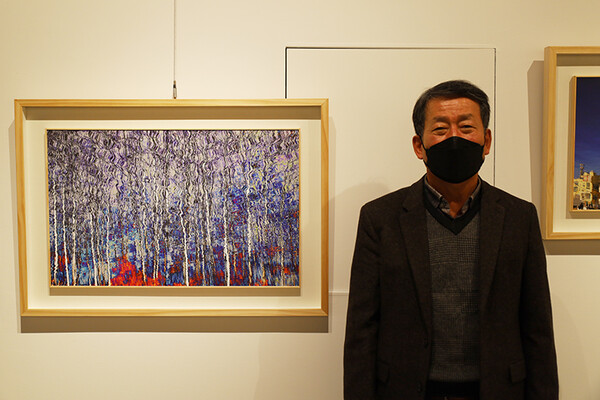 ‘반영(反映)이 만든 자화상’을 주제로 삼은 하헌정 회원과 그의 작품 