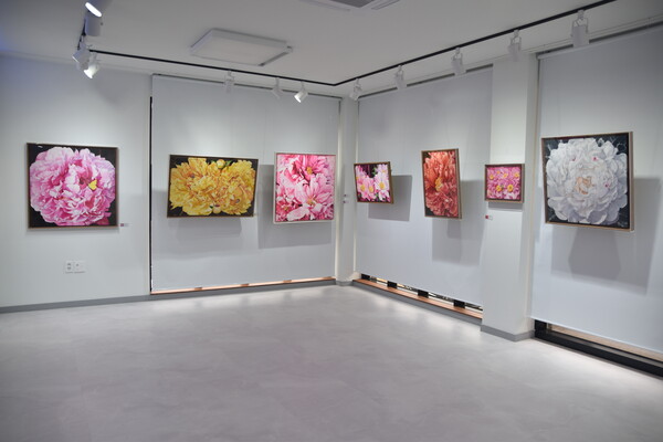 지난 17일부터 이영미 화가 초대 개인전이 청성면 합금리에 있는 정인아트갤러리에 열렸다. 